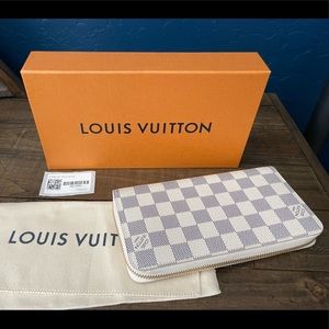 NEW Louis Vuitton Zippy Wallet